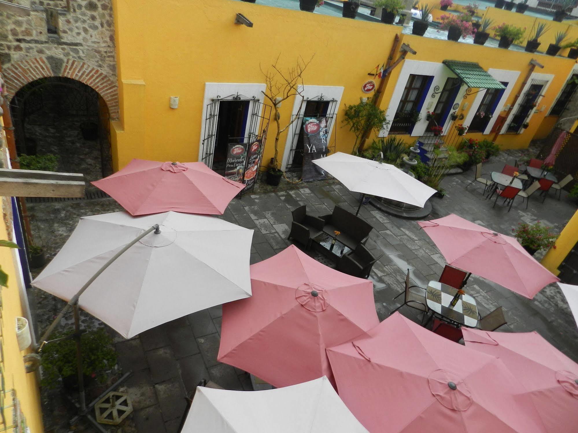 ホテル Collection O Al Otro Lado Del Rio, プエブラ エクステリア 写真 Patio of the Casa de Morelos